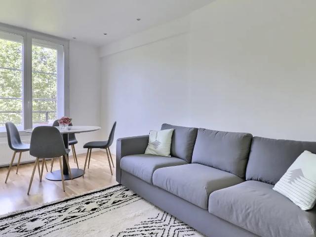 Location Appartement Rue Perronet, Paris