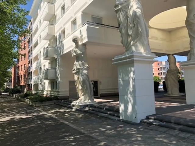 Location Appartement Rue Philibert Delorme, Guyancourt