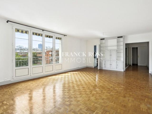 Location Appartement Rue Philibert Delorme, Paris