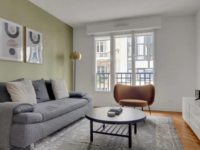 Location Appartement Rue Philibert Delorme, Paris
