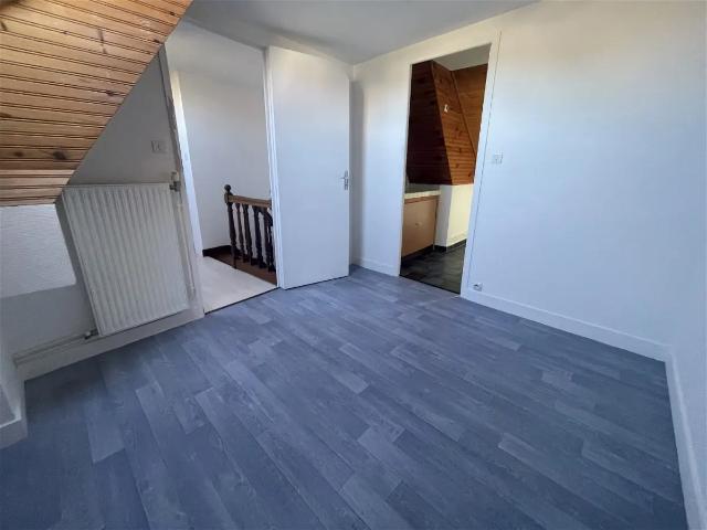 Location Appartement Rue Pierre Ballue, Descartes