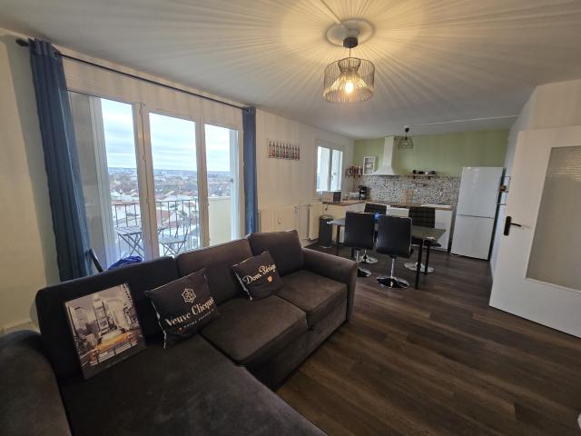 Location Appartement Rue Pierre Brossolette, Reims