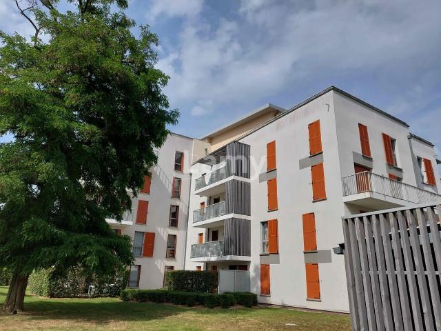 Location Appartement Rue Pierre Courtade, Trappes
