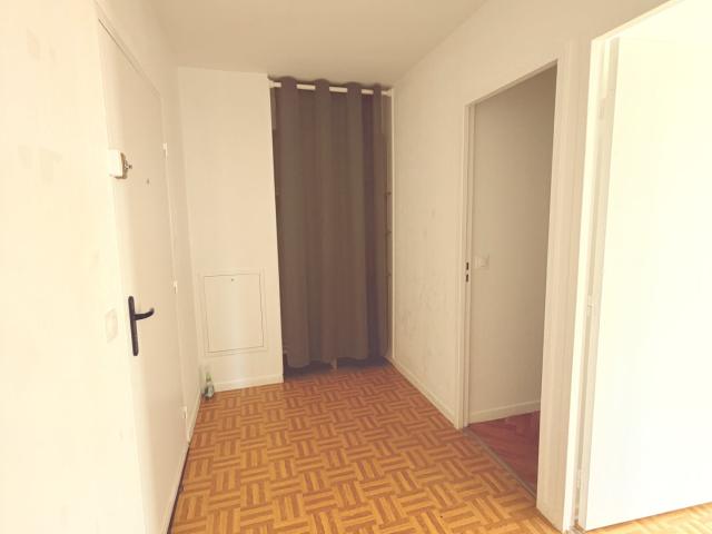 Location Appartement Rue Pierre et Marie Curie, Évry