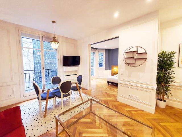 Location Appartement Rue Quentin Bauchart, Paris