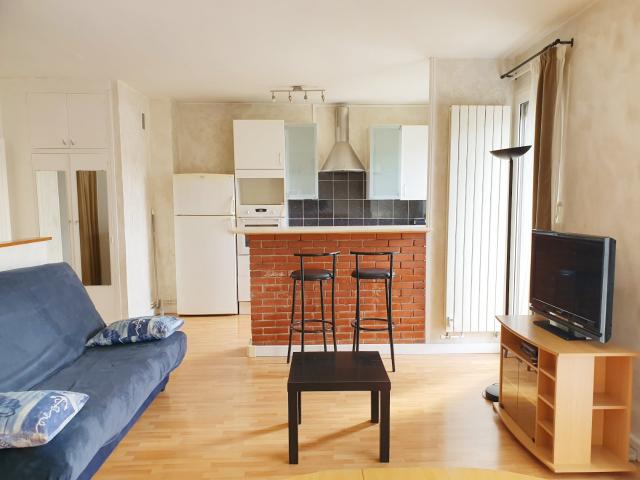 Location Appartement Rue Rottembourg, Paris