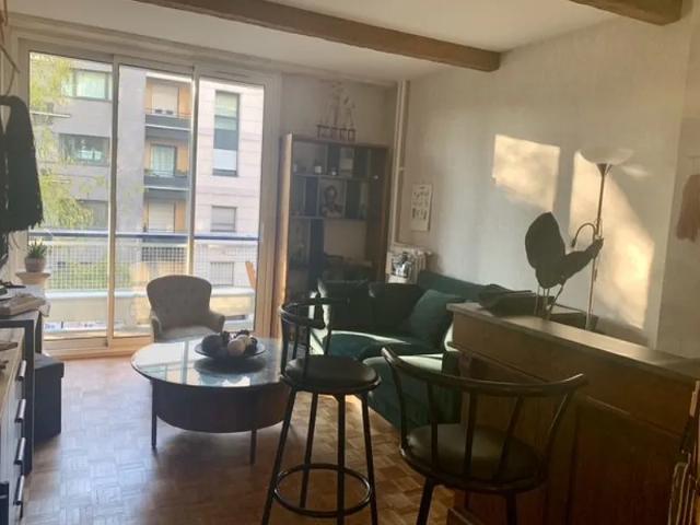 Location Appartement Rue Rottembourg, Paris