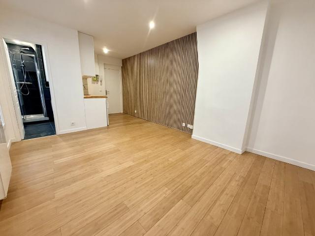 Location Appartement Rue Rousselet, Paris