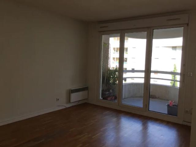 Location Appartement Rue Robert Desnos, Villeurbanne