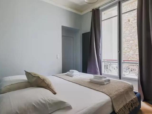Location Appartement Rue Marbeuf, Paris