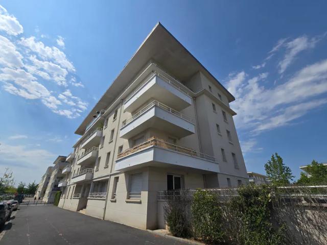Location Appartement Rue Robert Jacquemard, Caen