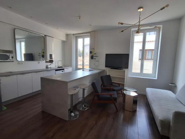 Location Appartement Rue Robert Schuman, Nîmes