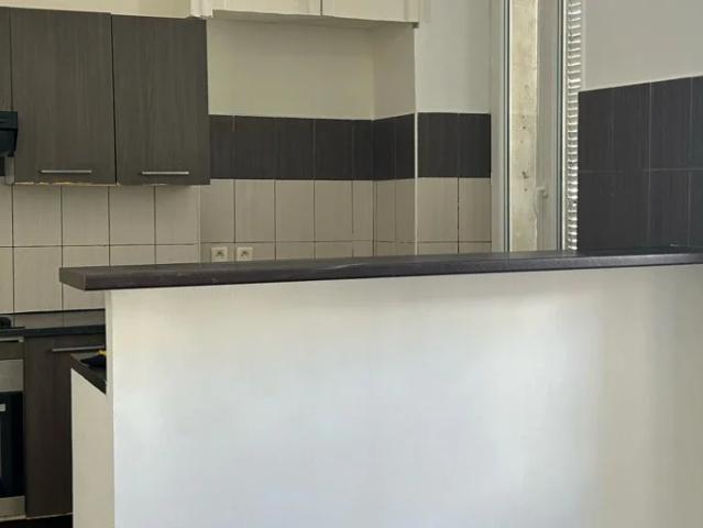 Location Appartement Rue Roger Renzo, Marseille