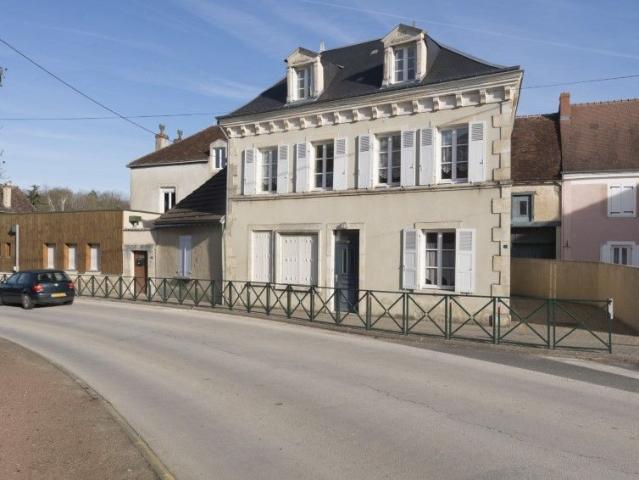 Location Appartement Rue Rollinat, Badecon le Pin