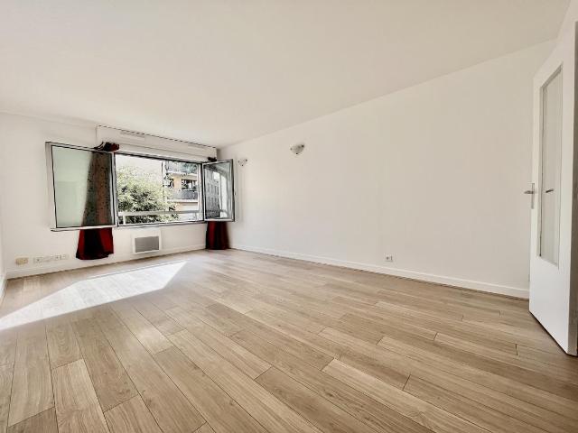 Location Appartement Rue Roque de Fillol, Puteaux