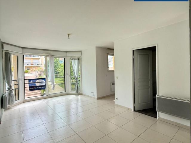 Location Appartement Rue Raymond Patenôtre, Rambouillet