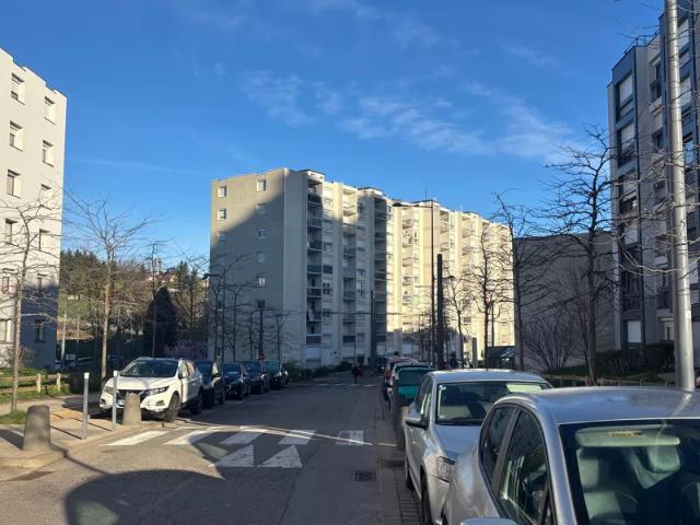 Location Appartement Rue Raoul Follereau, Saint Étienne