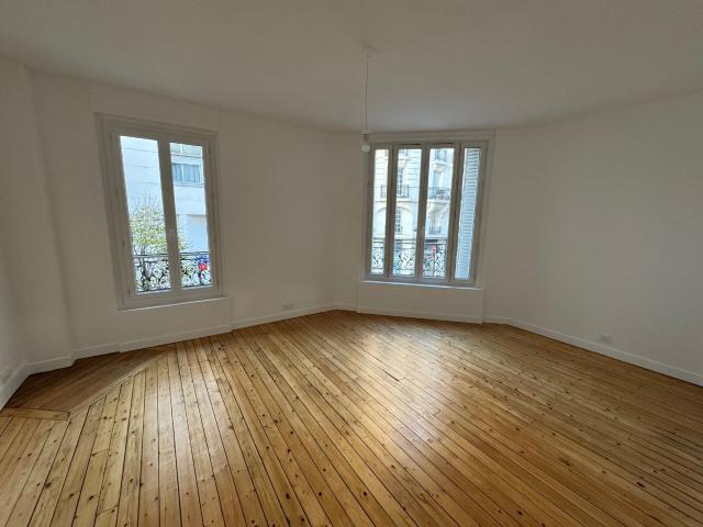 Location Appartement Rue Rivay, Levallois Perret
