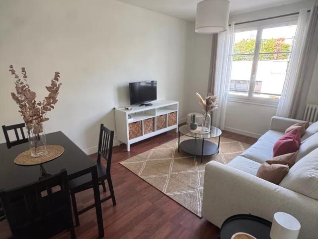 Location Appartement Rue Rivay, Levallois Perret