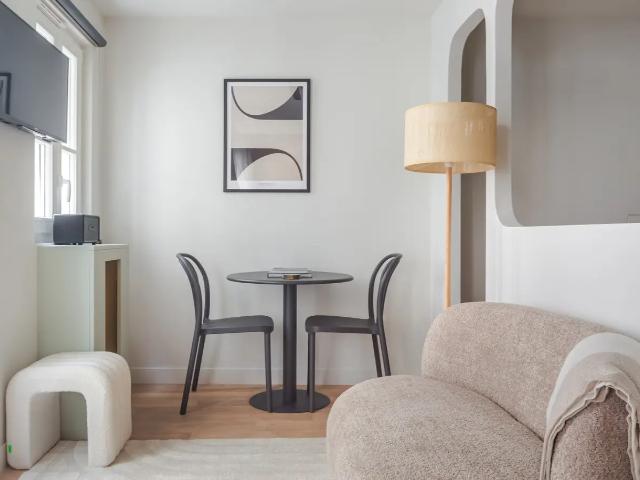 Location Appartement Rue Toullier, Paris