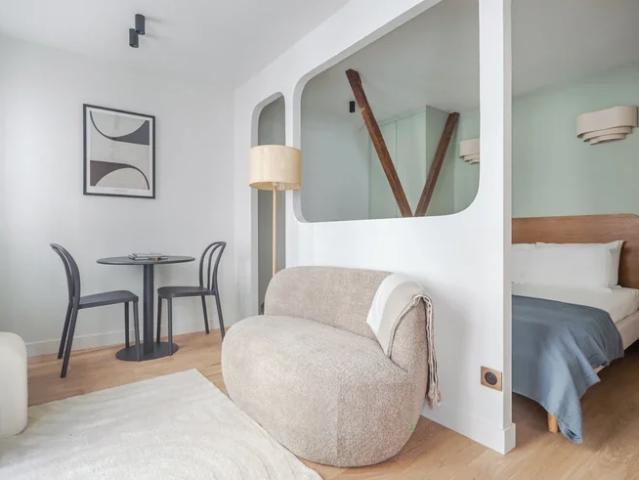 Location Appartement Rue Toullier, Paris