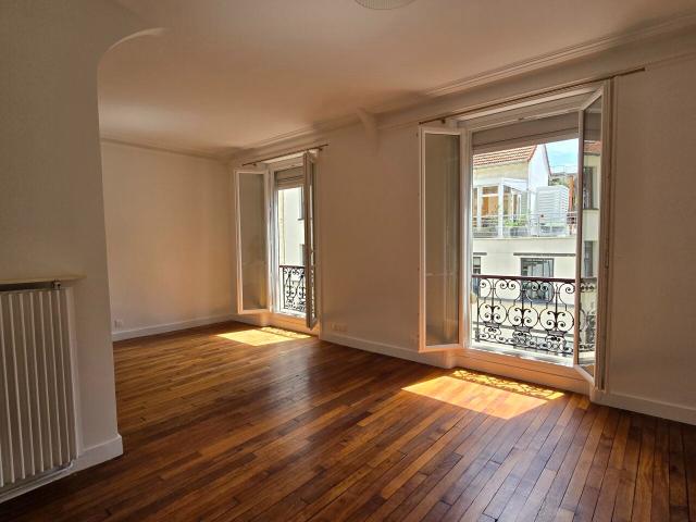Location Appartement Rue Torricelli, Paris