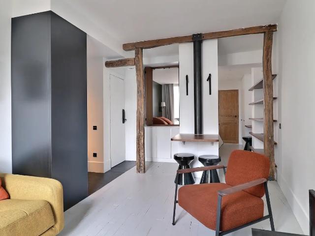 Location Appartement Rue Tholozé, Paris