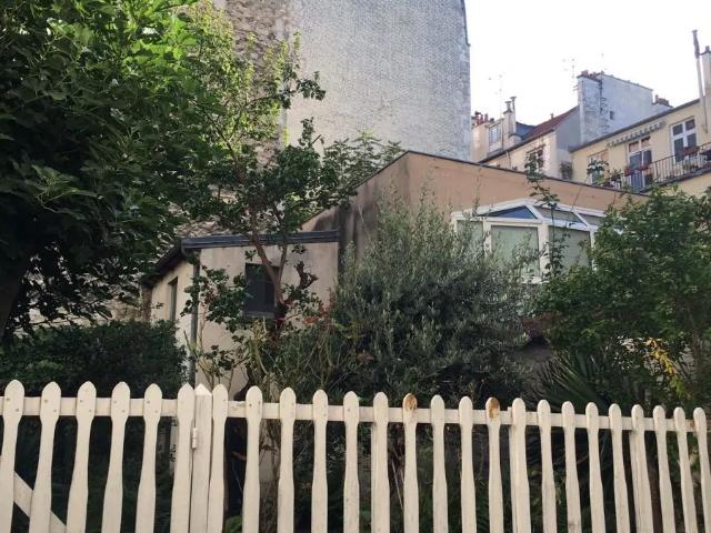 Location Appartement Rue Truffaut, Paris