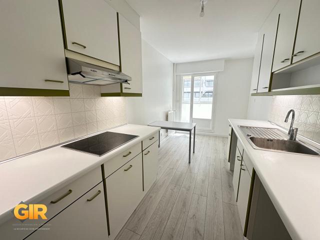 Location Appartement Rue Tronjolly, Rennes