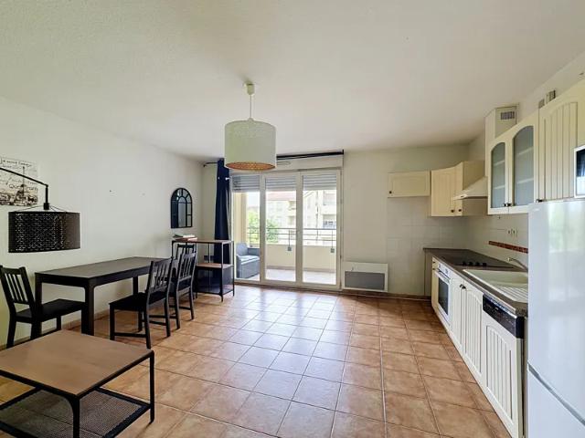 Location Appartement Rue Voltaire, Oullins Pierre Bénite