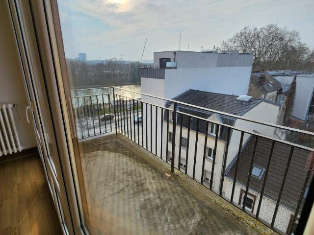Location Appartement Rue Voltaire, Reims