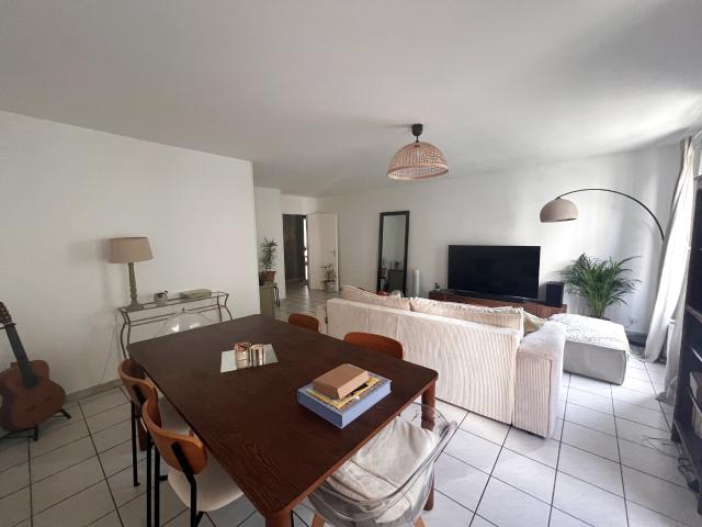 Location Appartement Rue Valentin Couturier, Lyon