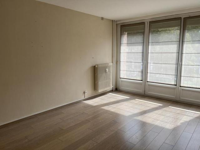 Location Appartement Rue Vantroyen, Lille