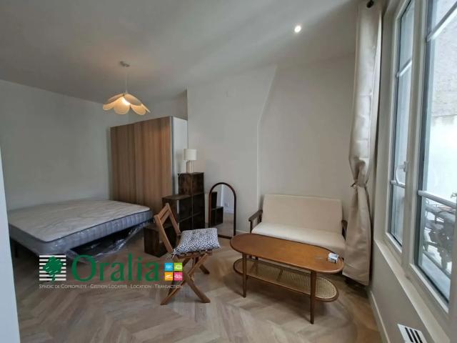 Location Appartement Rue Véron, Paris