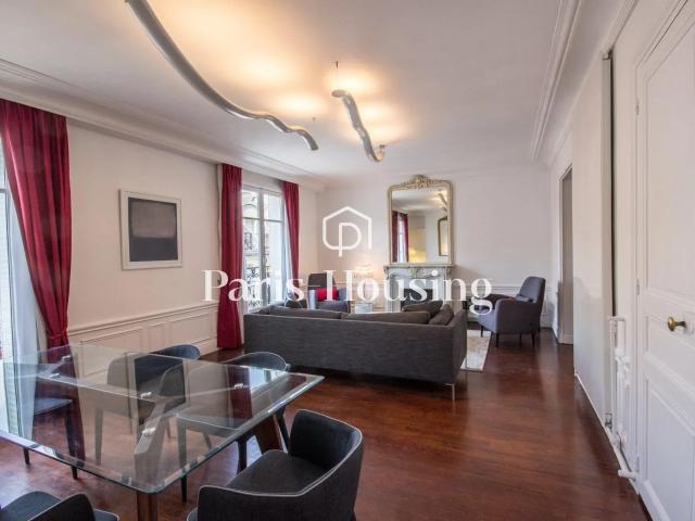 Location Appartement Rue Vital, Paris