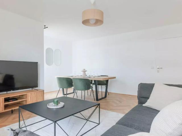 Location Appartement Rue Victor Hugo, Levallois Perret