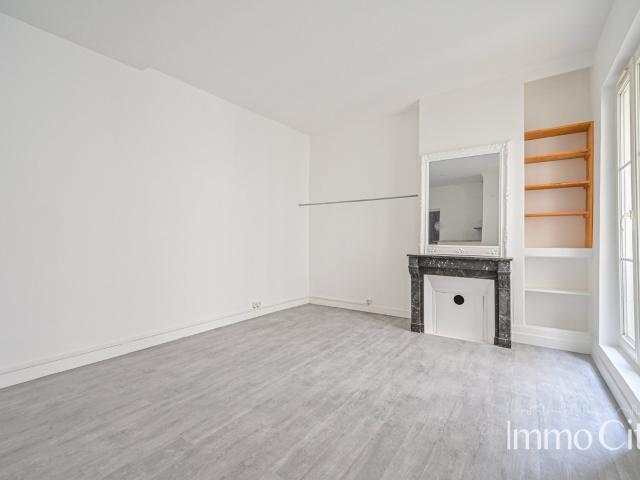Location Appartement Rue Yvonne Le Tac, Paris