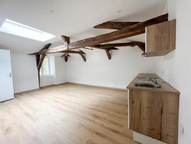 Location Appartement Saintes Rive Gauche 17100 2 pièces 51 m²