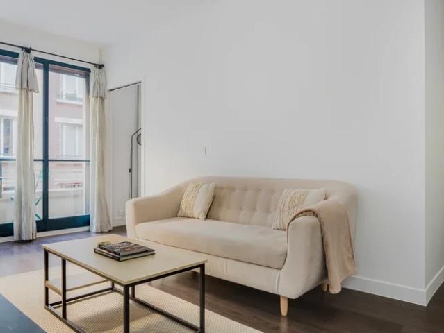Location Appartement Square Emmanuel Chabrier, Paris