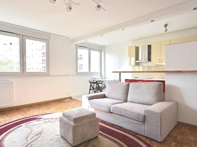 Location Appartement Square Henri Regnault, Courbevoie