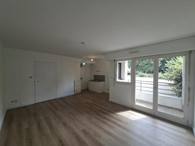 Location Appartement Square Louis et Maurice de Broglie, Rennes