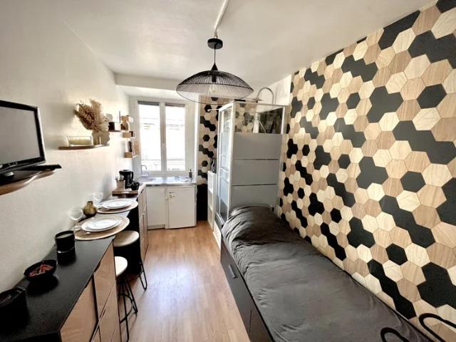 Location Appartement Square La Fontaine, Paris