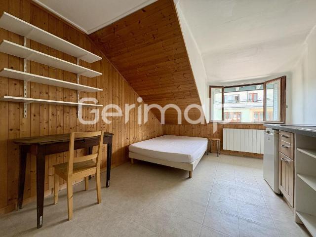 Location Appartement Studio 12,60 m² 374 €/mois C.C