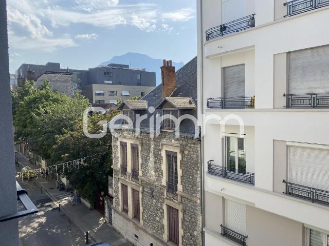 Location Appartement Studio 17,78 m² 412 €/mois C.C