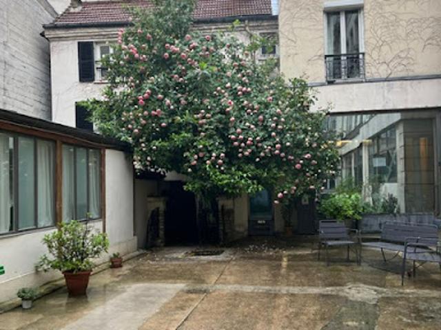 Location Autre 8 pièces 223 m2 Paris 11ème