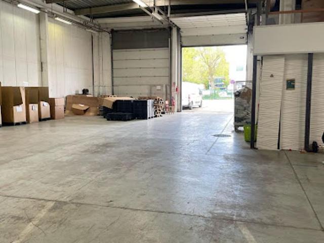 Location Autre 986 m2 Valenton