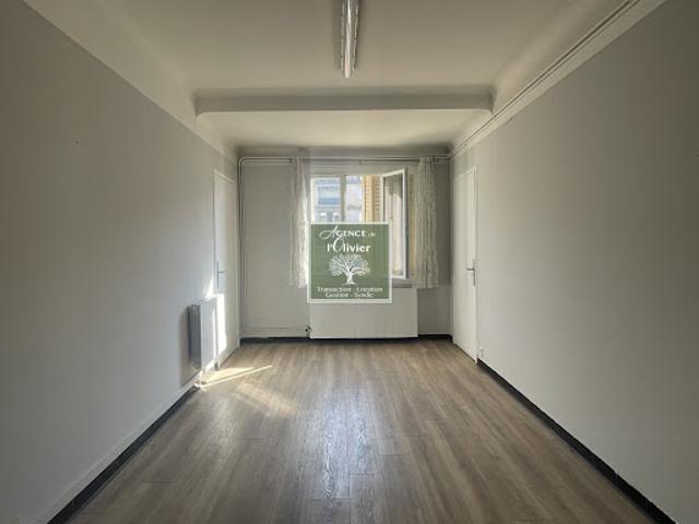 Location Autre 0 pièces 70 m2 Tarascon