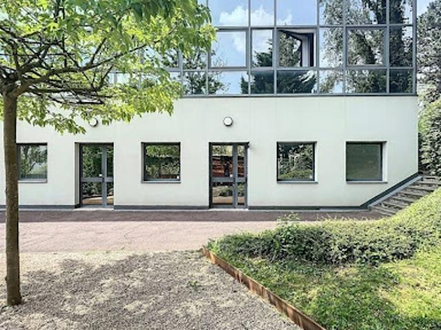 Location Autre 0 pièces 143 m2 Limonest