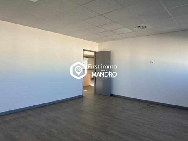 Location Fond de commerce 0 pièces 210 m2 Ille sur Têt
