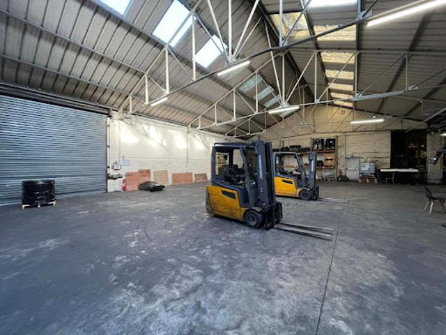 Location Autre 1000 m2 Verberie